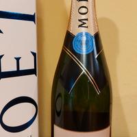 Champagne. Moet  Reserve Blu + G.H. Mumm C.Rouge