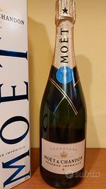 Champagne. Moet  Reserve Blu + G.H. Mumm C.Rouge