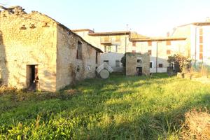 CASA SEMINDIPENDENTE A NEVIANO DEGLI ARDUINI