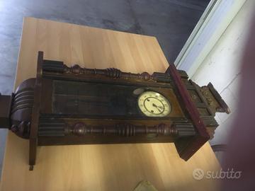 Orologio a pendolo a muro