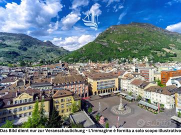 Bolzano Centro: Trilocale con balcone
