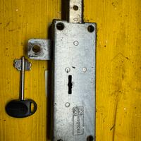 Serratura e cilindro per basculante garage