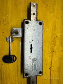 Serratura e cilindro per basculante garage