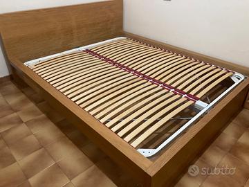 Struttura letto con comodini