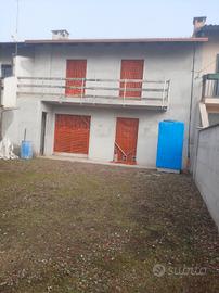 Casa con garage e cortile privato