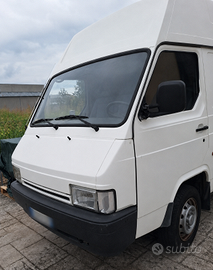 Nissan Trade Tetto Alto