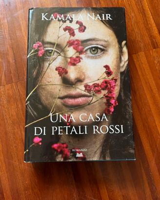 Una casa di petali rossi di Kamala Nair