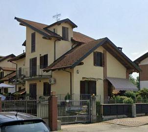 Immobile in asta di 143 m² con 4 locali e box auto
