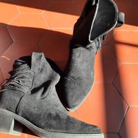 stivaletti neri con frange scamosciato n. 36 comod