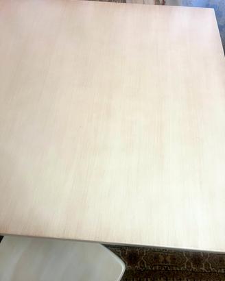 Tavolo in legno shabby con 4 sedie