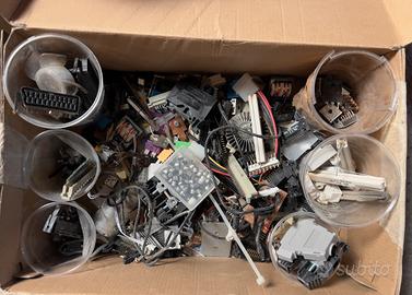 Lotto componenti elettronici: Resistenze e Toroidi