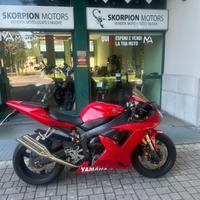 YAMAHA R1