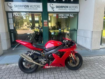 YAMAHA R1