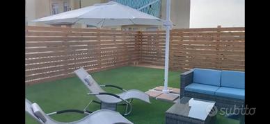 prato sintetico e staccionata