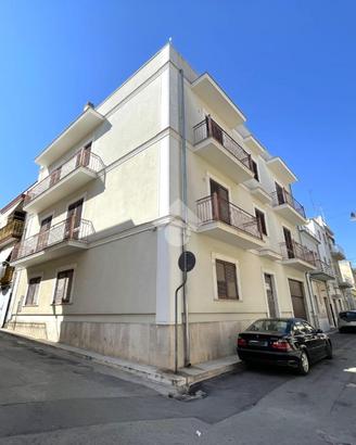 5 LOCALI A CANOSA DI PUGLIA