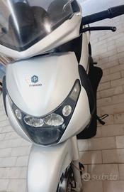 beverly 250cc anno 2004 km 30.000 pagato bollo2026