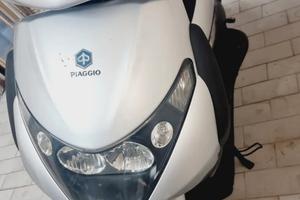 beverly 250cc anno 2004 km 30.000 pagato bollo2026