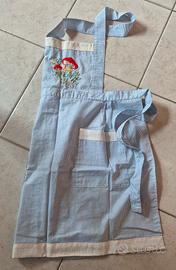 Grembiule per la cucina con ricamo a mano