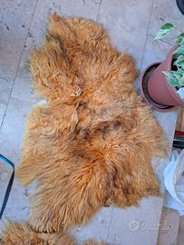 Due Tappeti di pelle di montone 