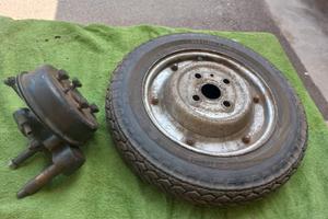 Mozzo anteriore con ruota Vespa 50 L del 1966