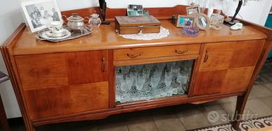 Credenza con vetri vintage