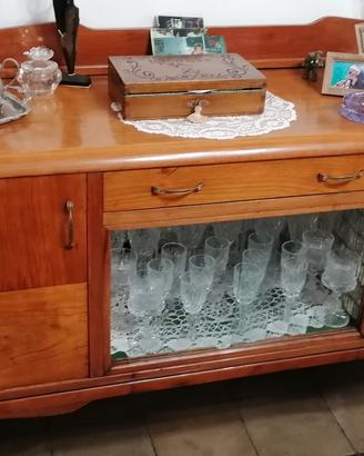 Credenza con vetri vintage