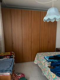 Armadio in legno + 2 comodini