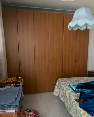 Armadio in legno + 2 comodini