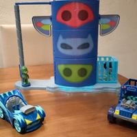 Quartier generale Pigiamini con 2 vetture e 2 pers