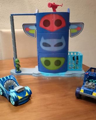 Quartier generale Pigiamini con 2 vetture e 2 pers