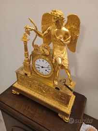 Antico orologio parigina in bronzo d'orato