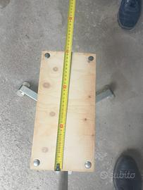 "Cavalletto centrale per moto"