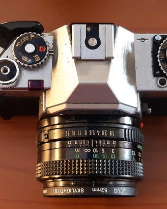 Canon AV1 con duplicatore di focale e flash