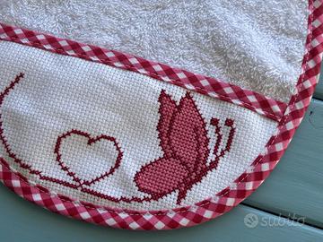 Bavaglino ricamo a mano