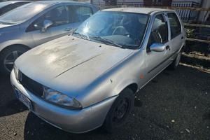 Ford Fiesta pochi km neopatentati