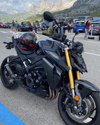 Suzuki gsx s 1000 2022. Nera metallizzata