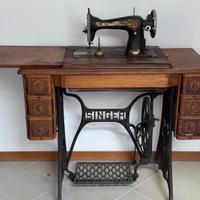 ANTICA MACCHINA DA CUCIRE SINGER, BASE IN GHISA. E