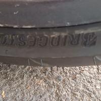 Gomme moto