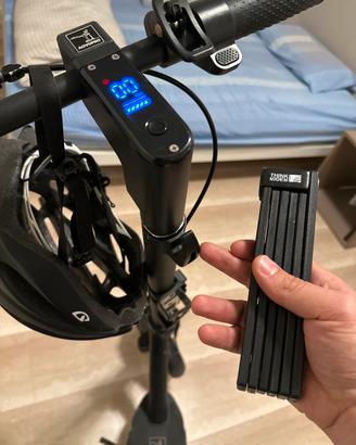 Monopattino Elettrico con Doppia Sosp. Max 35km