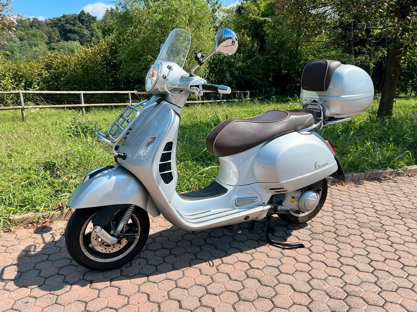 Vespa Gts 300 Vespa Settantesimo Anniversario Model SCHUCO Vespa