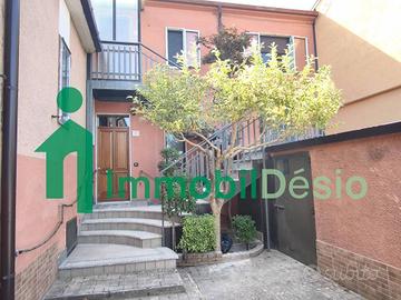 Appartamento di 127 m² con 5 locali e box auto dop
