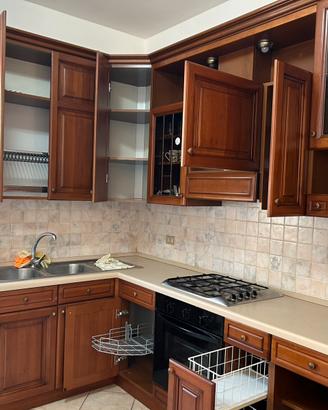 Cucina di legno massiccio