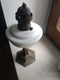 Lampada a petrolio anni 40/50/in Peltro e Marmo