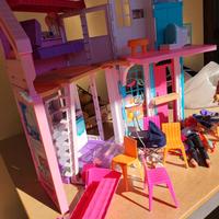 Casa di Barbie con accessori ,