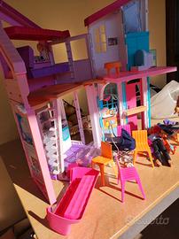 Casa di Barbie con accessori ,