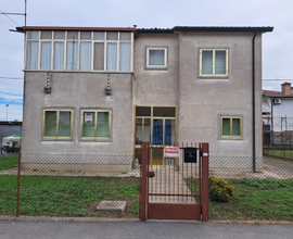 Casa singola con giardino e garage