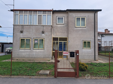 Casa singola con giardino e garage