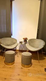 2 poltrone - 2 pouf.