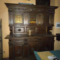 Credenze tavolo e sedie rinascimentali