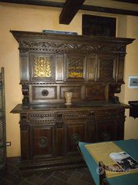 Credenze tavolo e sedie rinascimentali